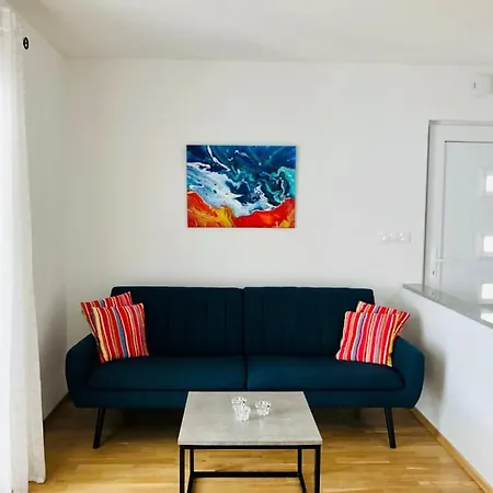Dani Sea & Pool Apartment