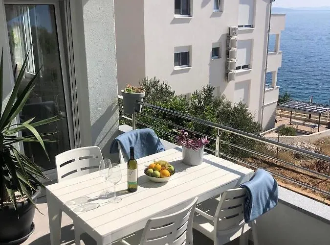 Dani Sea & Pool Apartment